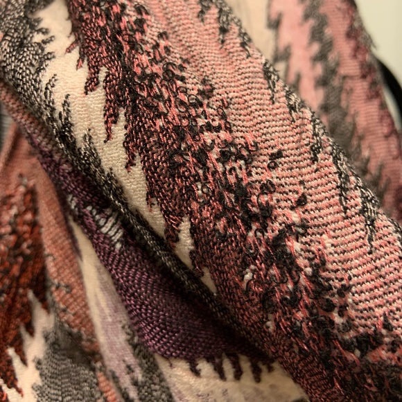 Raj Pink and Purple scarf - Picture 2 of 2